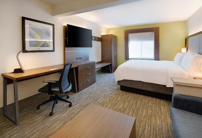 اتاق استاندارد با تخت بزرگ, Holiday Inn Express & Suites Bradley Airport, An Ihg