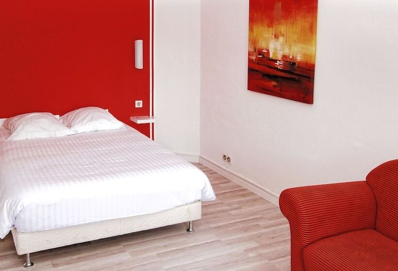 Номер Стандарт Трехместный, Hôtel Les Pyrénées