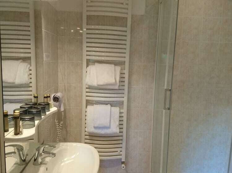 غرفة قياسية رباعية, La Villa Marjane