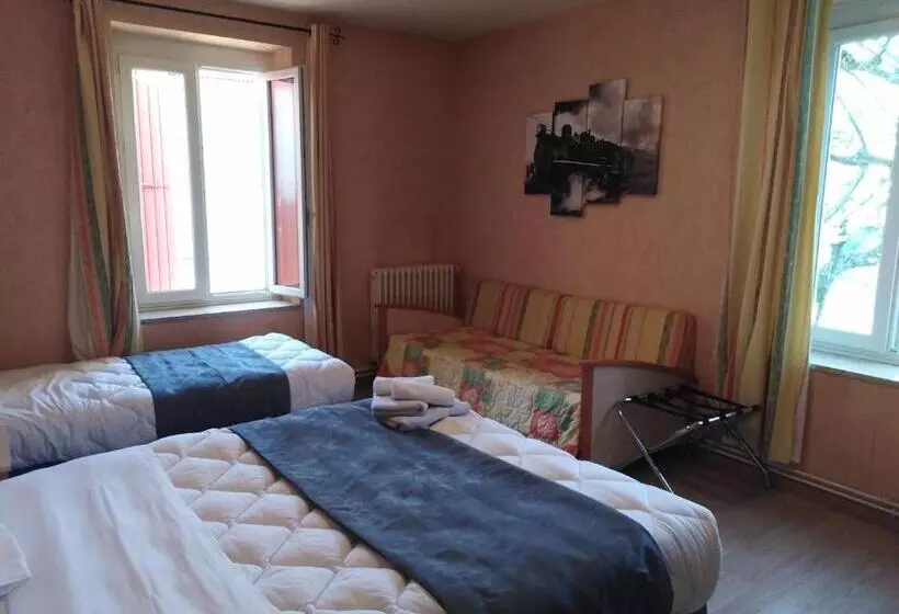 Standard Neljän Hengen Huone, Logis Hotel Des Voyageurs