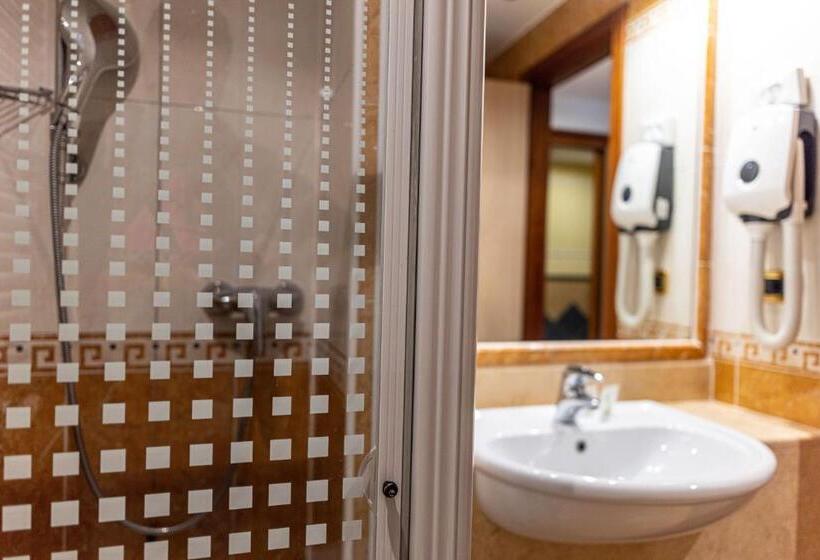 اتاق استاندارد یک نفره, Mary