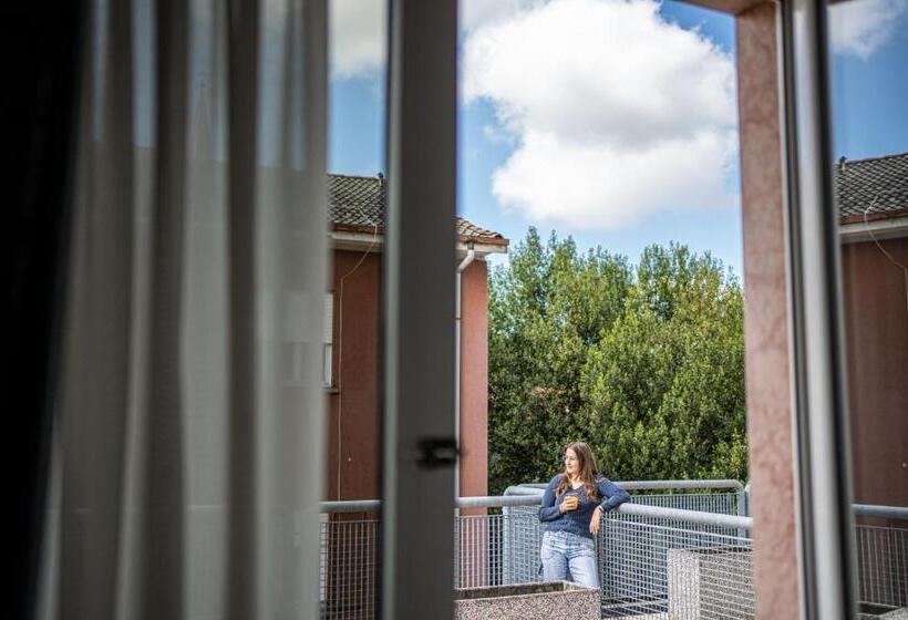 اتاق استاندارد, Mary