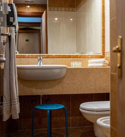 اتاق استاندارد سه نفره, Mary