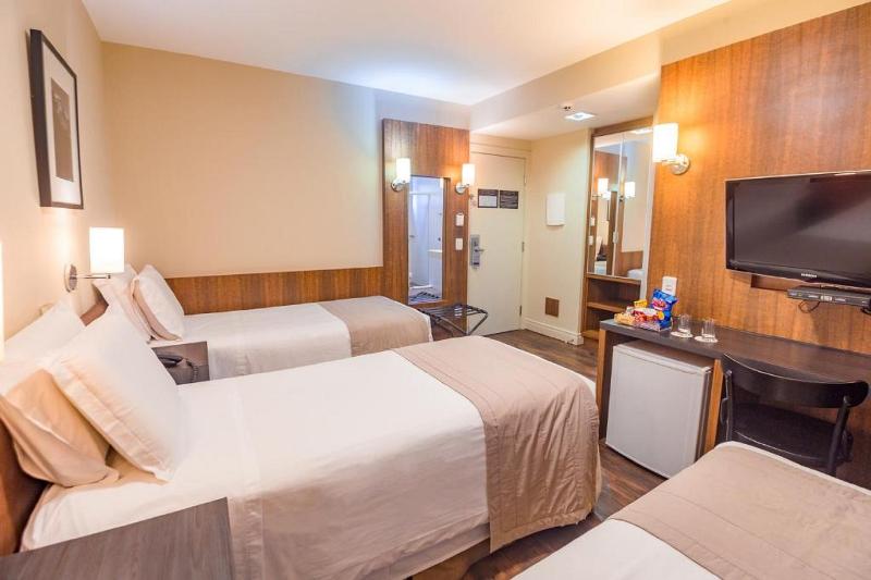 行政三人间, Porto Da Ilha