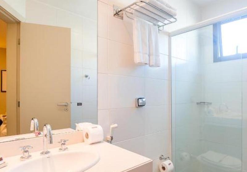 行政三人间, Porto Da Ilha