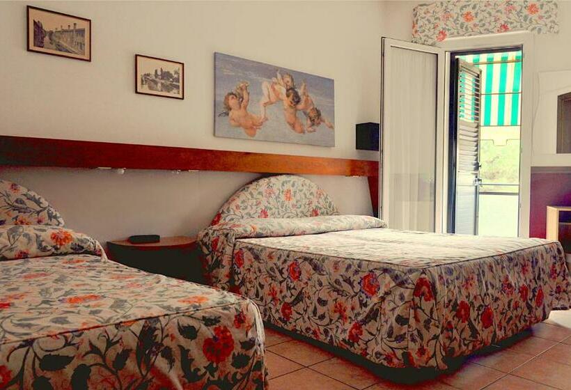 Четырехместный Номер Стандарт, Roma