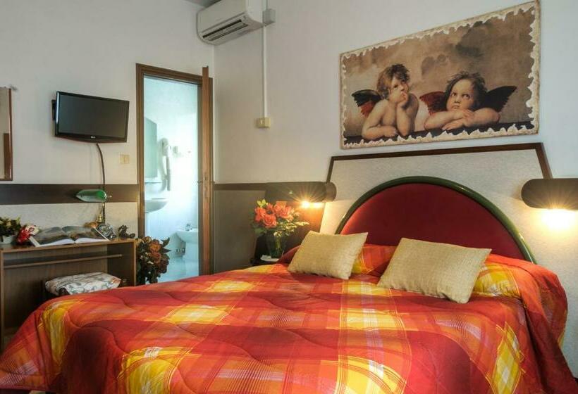 Четырехместный Номер Стандарт, Roma
