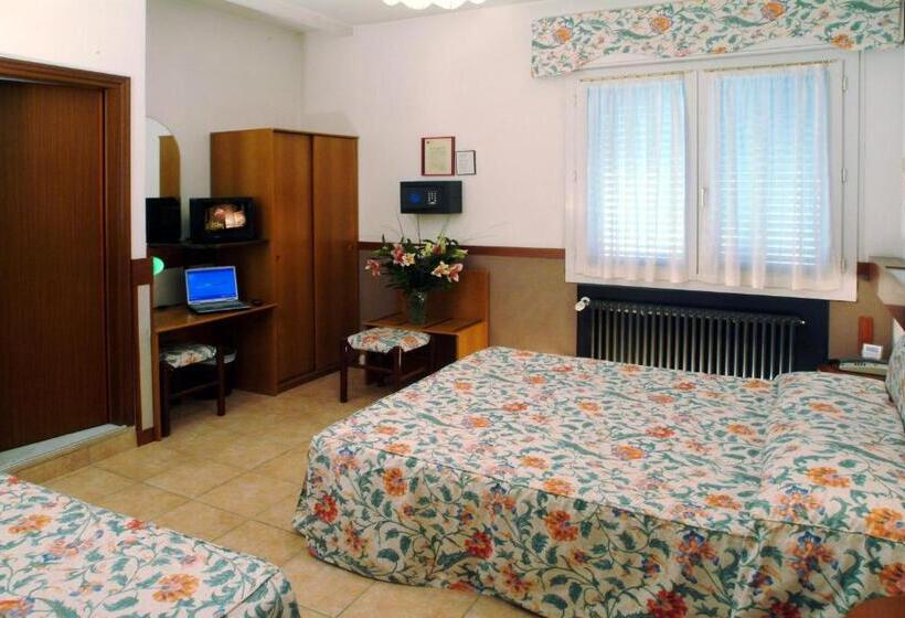 Номер Стандарт Трехместный, Roma