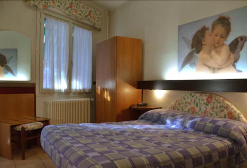 Четырехместный Номер Стандарт, Roma