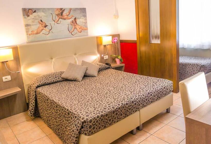 Четырехместный Номер Стандарт, Roma