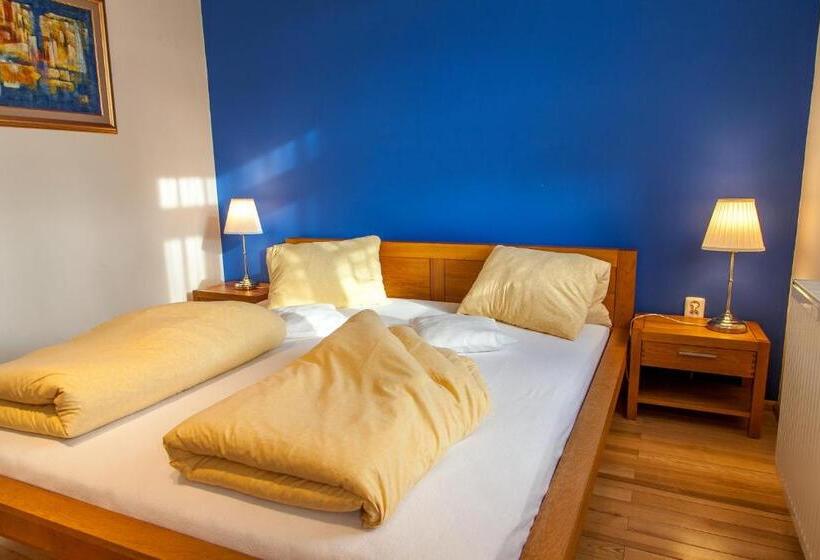 Апартаменты 1 Спальня, Penzion U Pejtrika