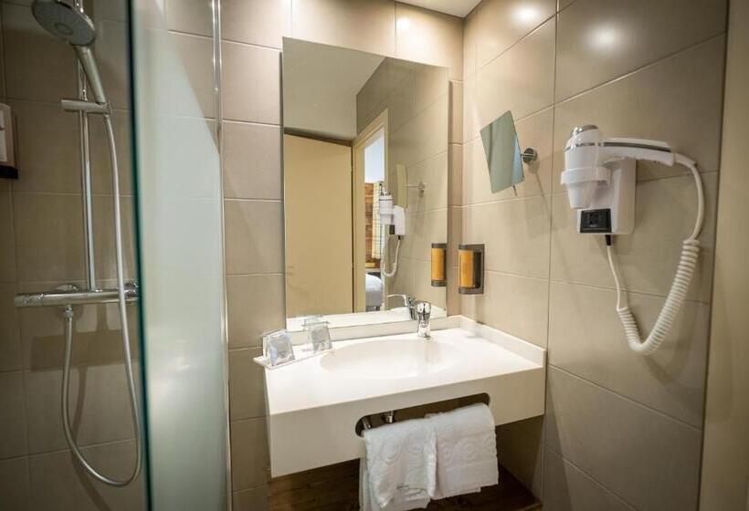 غرفة سوبيريور, Logis Hôtel De La Tour