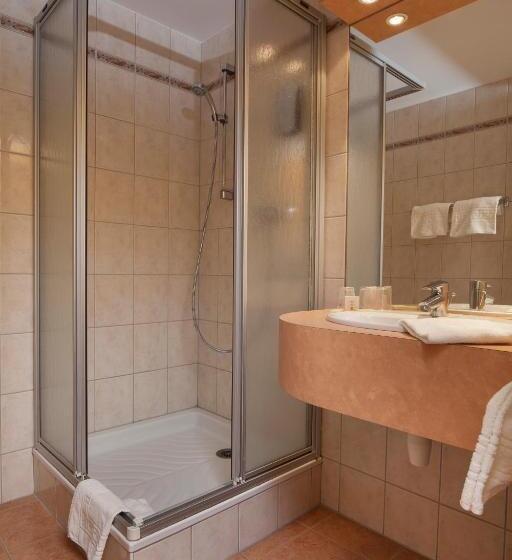 غرفة عائلية, Logis Hôtel De La Tour