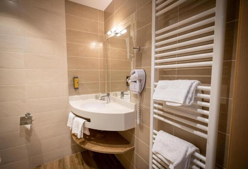 غرفة سوبيريور ذات إطلالة, Logis Hôtel De La Tour