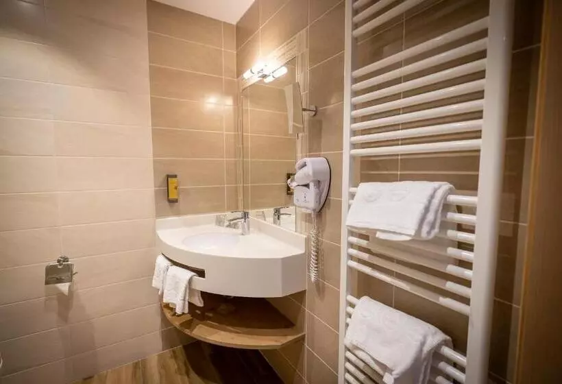 اتاق سوپریور با چشمانداز, Logis Hôtel De La Tour