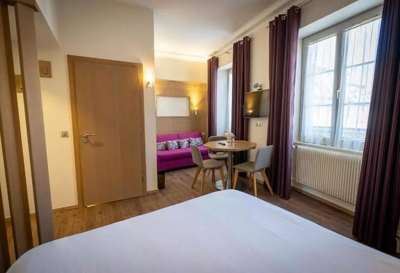 اتاق سوپریور با چشمانداز, Logis Hôtel De La Tour