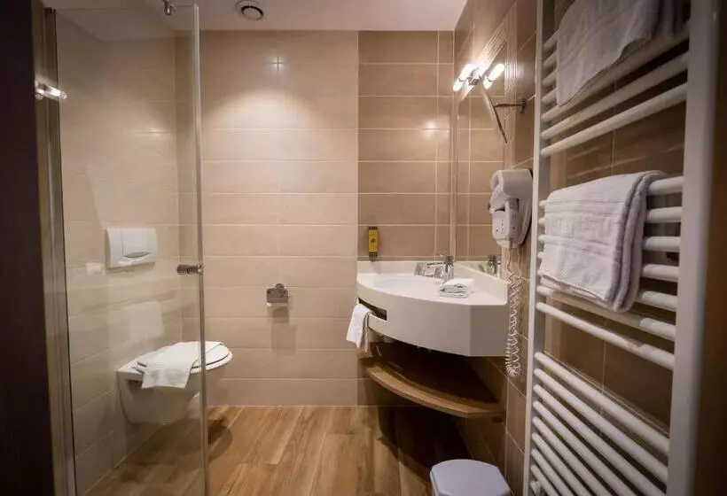 اتاق سوپریور با چشمانداز, Logis Hôtel De La Tour