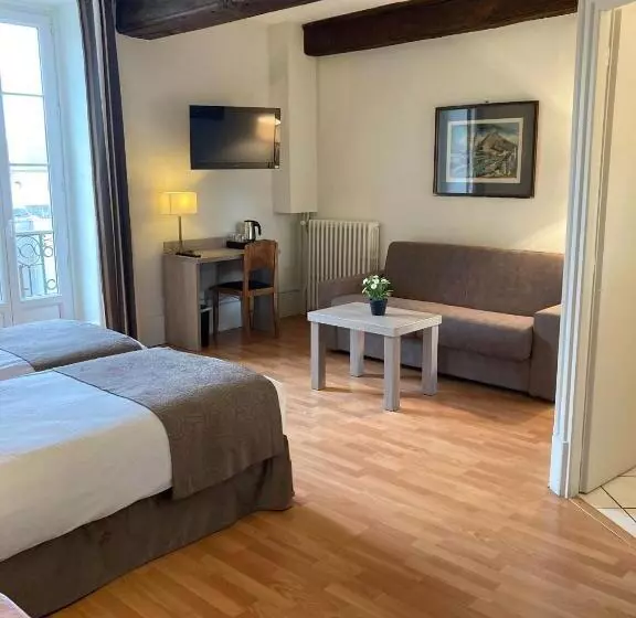 Standard Neljän Hengen Huone, Hôtel De La Poste