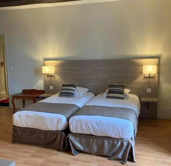Standard Neljän Hengen Huone, Hôtel De La Poste