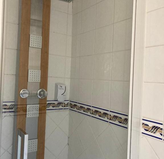 غرفة عائلية, Hôtel De La Poste