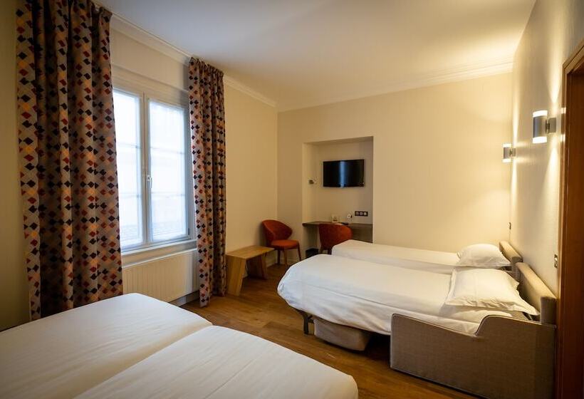 غرفة عائلية, Logis Hôtel De La Tour