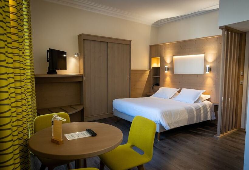 غرفة عائلية, Logis Hôtel De La Tour