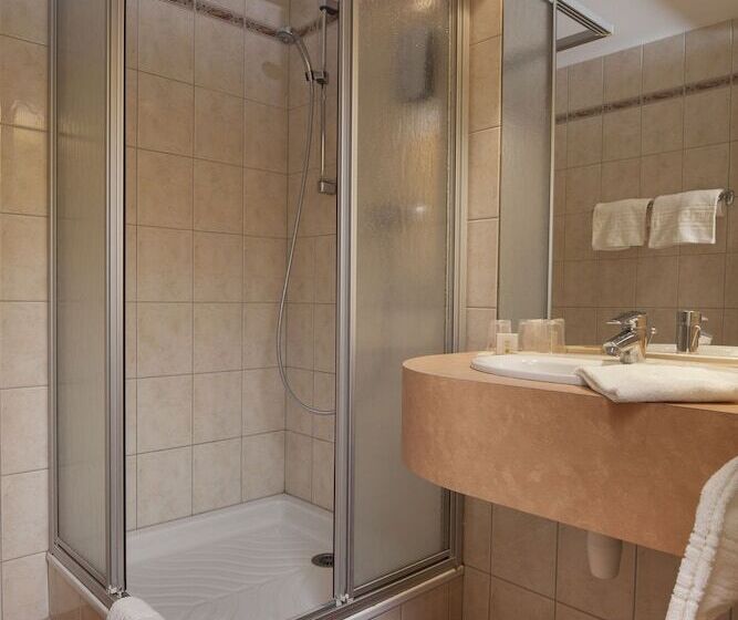 غرفة عائلية, Logis Hôtel De La Tour