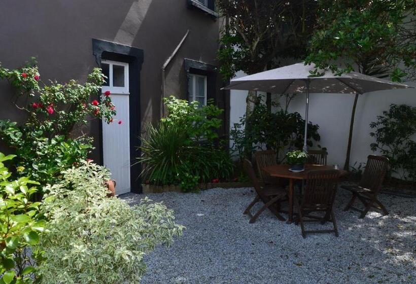 חדר משפחתי, Hôtel Des Druides