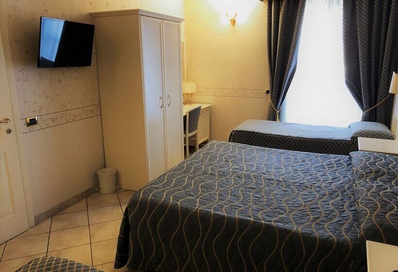 חדר סטנדרט לשלושה, La Noce