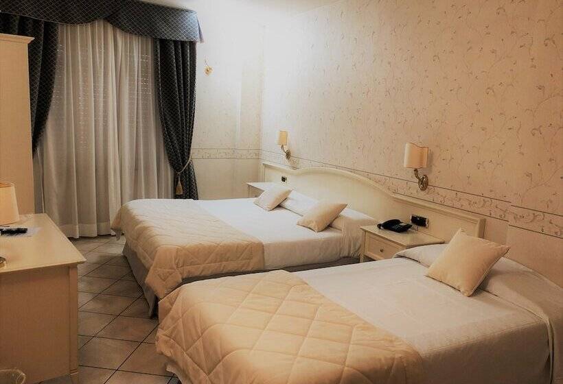 חדר סטנדרט לשלושה, La Noce