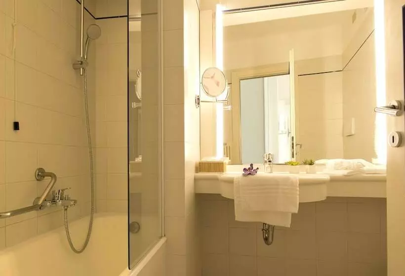 اتاق استاندارد چهار تخته, La Torre
