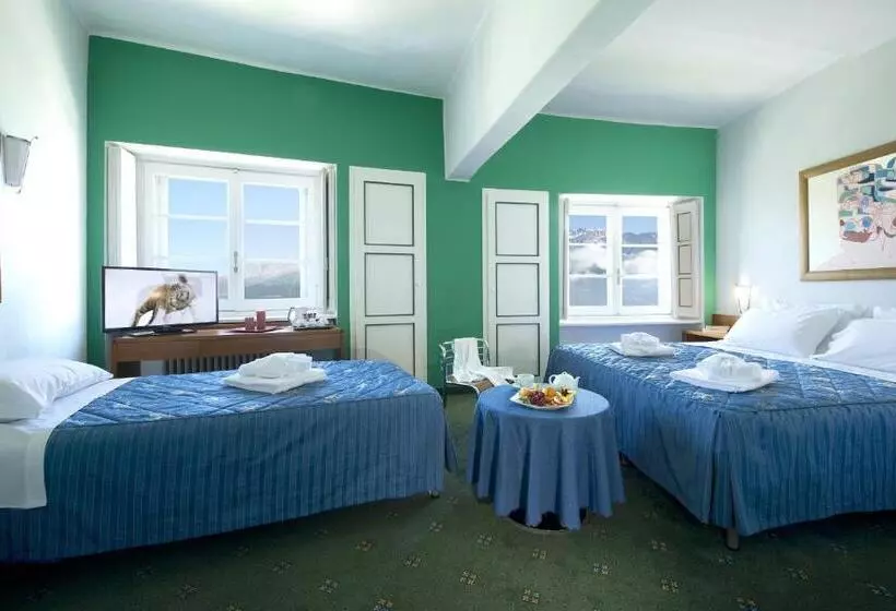 اتاق استاندارد چهار تخته, La Torre
