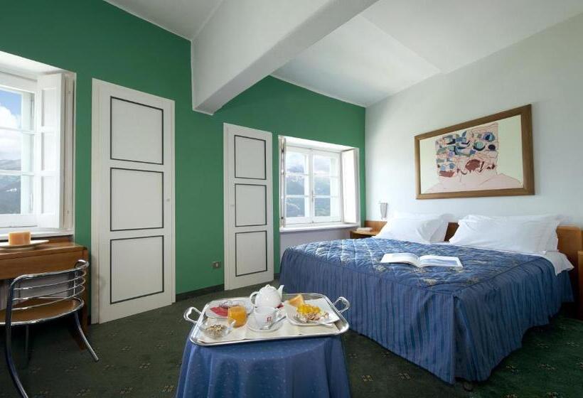 Номер Стандарт Вид на Горы, La Torre