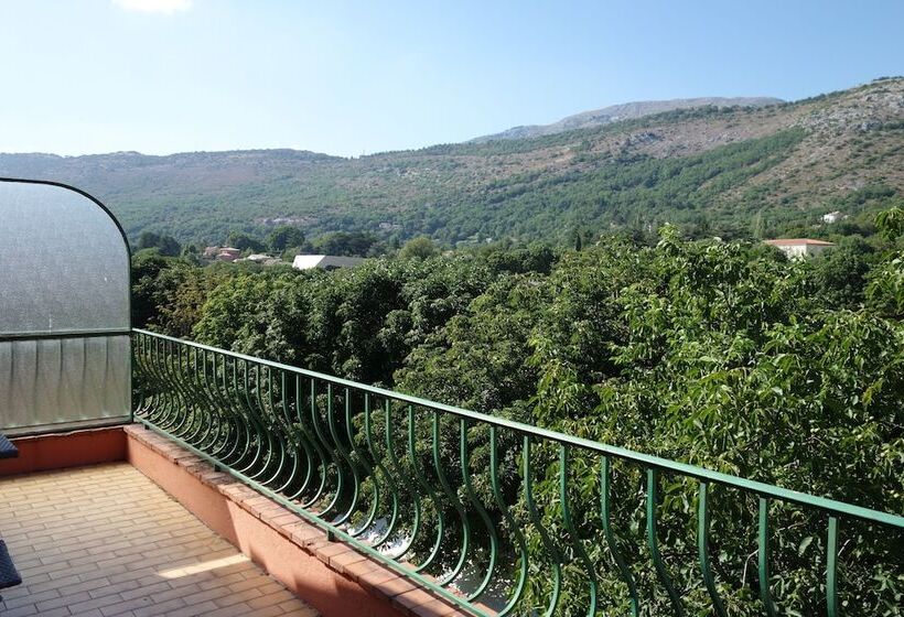 수피리어 트리플 룸, Le Préjoly