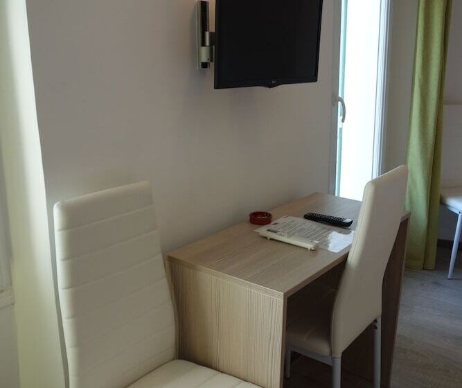 수피리어 트리플 룸, Le Préjoly