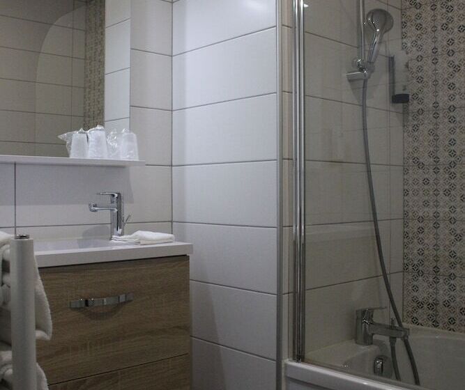 חדר סופריור נוף לגינה, Restaurant Le Sainte Mere