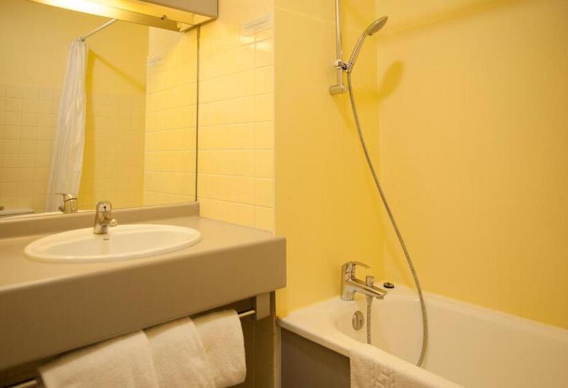 חדר קומפורט לשלושה, Restaurant Le Sainte Mere