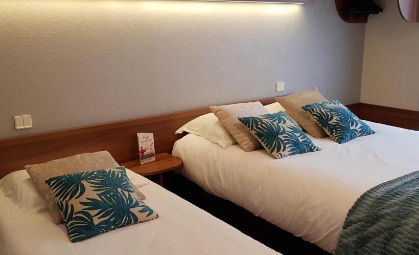 חדר קומפורט לשלושה, Restaurant Le Sainte Mere