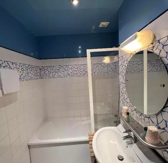Standard Kolmen Hengen Huone, Logis Hôtel & Restaurant Les Bords De Seine