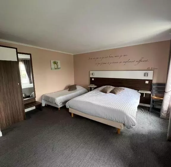 Standard Kolmen Hengen Huone, Logis Hôtel & Restaurant Les Bords De Seine