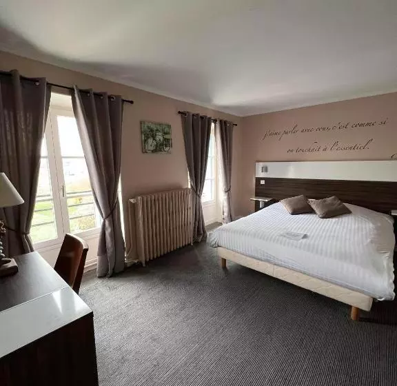 Standard Kolmen Hengen Huone, Logis Hôtel & Restaurant Les Bords De Seine
