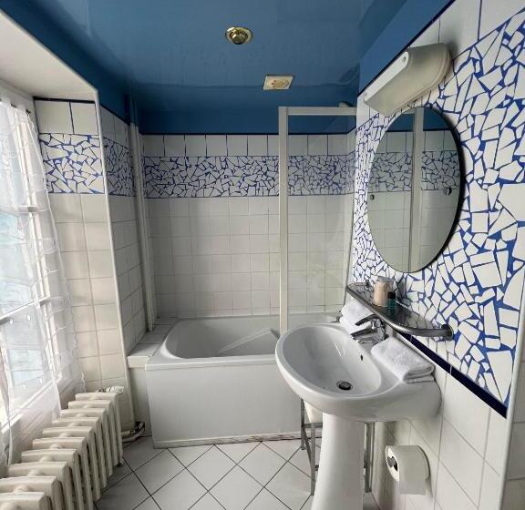 Quarto Triplo Estandar, Logis Hôtel & Restaurant   Les Bords De Seine