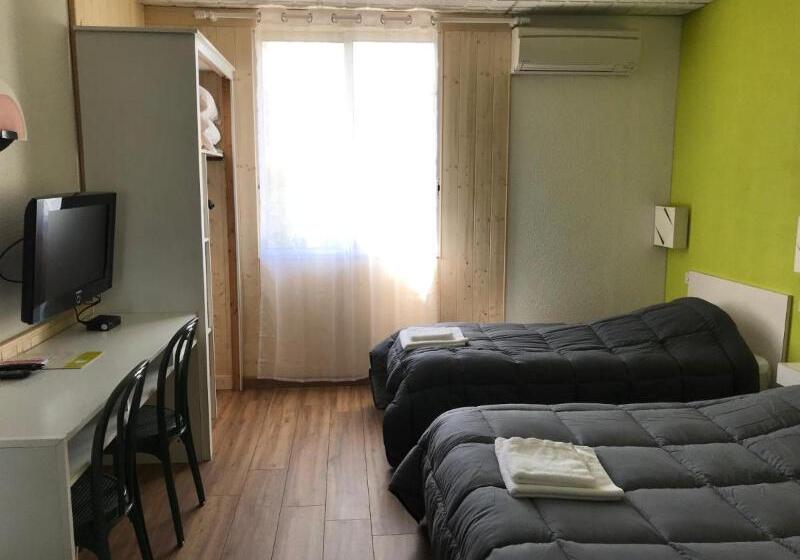 高级三人间, Les Chenes