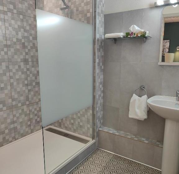 חדר סטנדרט נוף להרים, Les Rochers