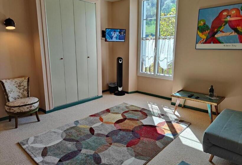 סוויטה דלוקס, Les Rochers