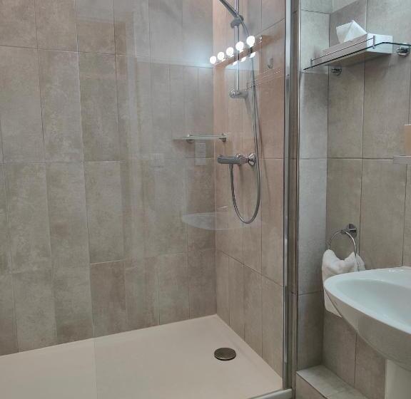 סוויטה דלוקס, Les Rochers