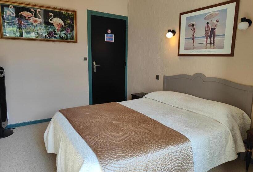 חדר משפחתי, Les Rochers