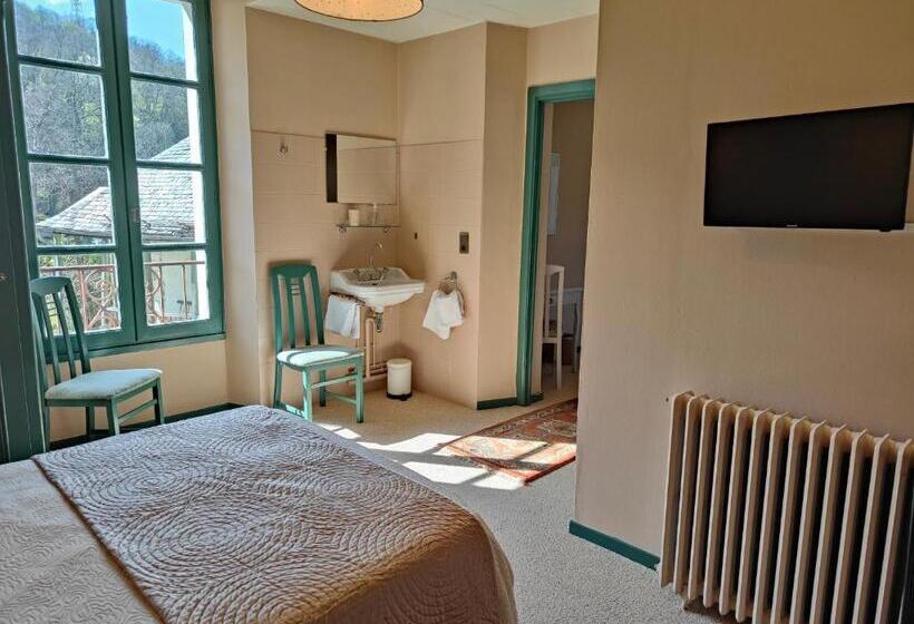 חדר משפחתי, Les Rochers