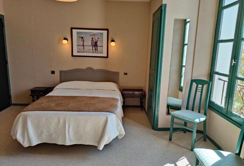 חדר משפחתי, Les Rochers