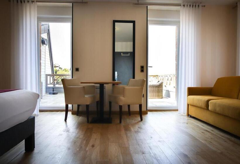 Triple Room Sea View, Logis Hôtel Saint Guirec Et De La Plage